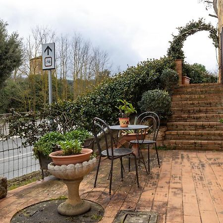 Enchanting Flat With Patio In Abbadia A Isola Monteriggioni Eksteriør bilde