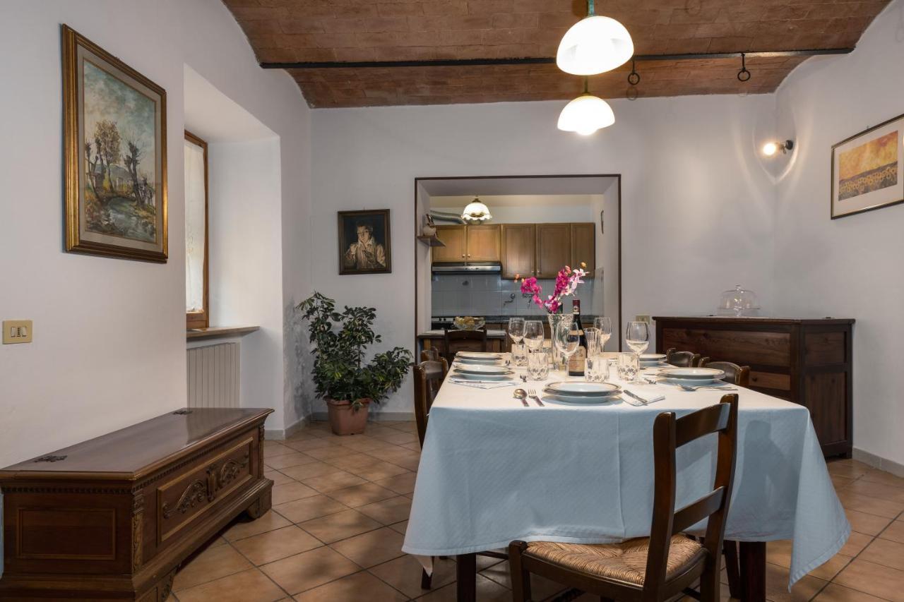 Enchanting Flat With Patio In Abbadia A Isola Monteriggioni Eksteriør bilde