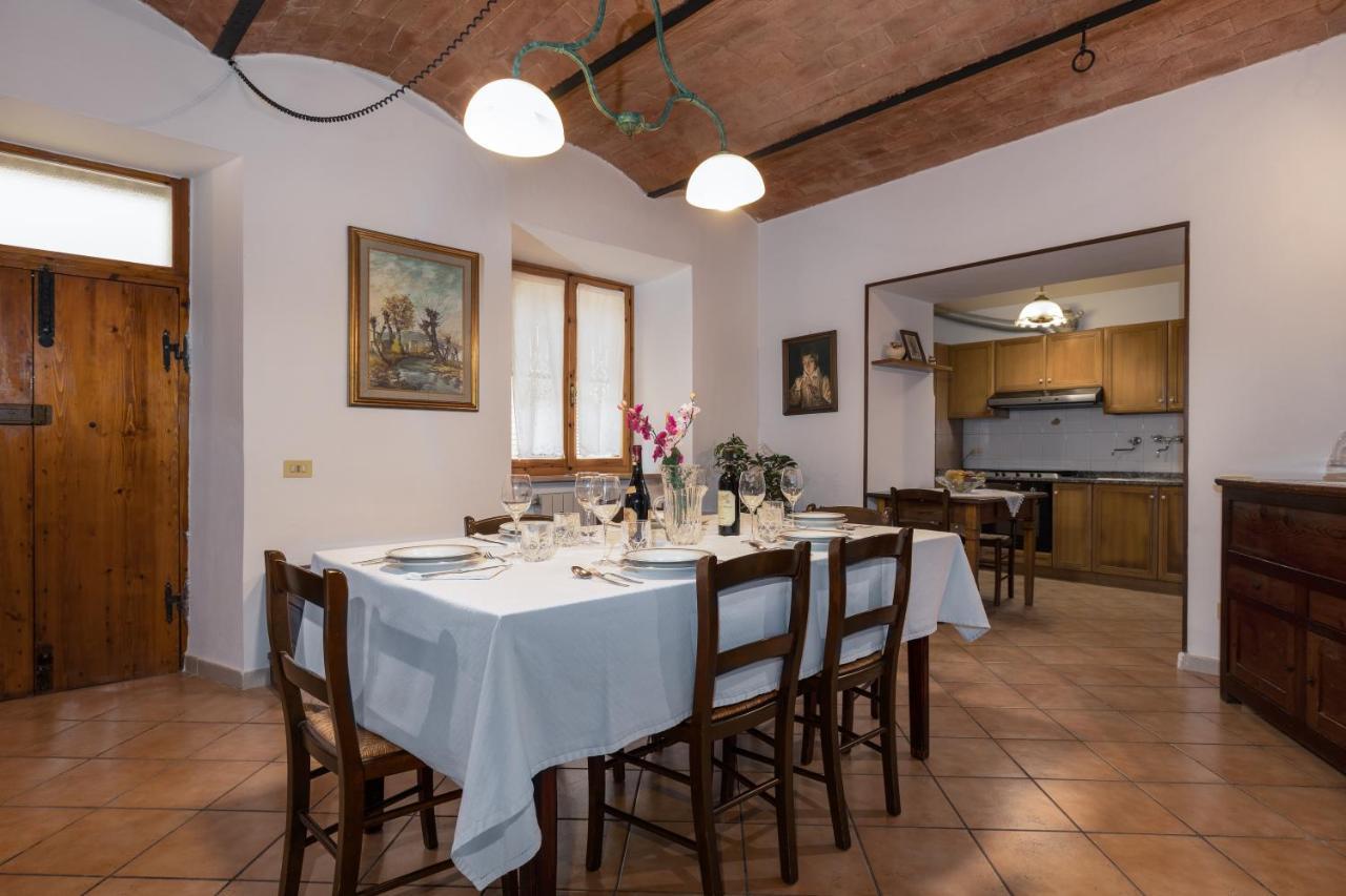 Enchanting Flat With Patio In Abbadia A Isola Monteriggioni Eksteriør bilde