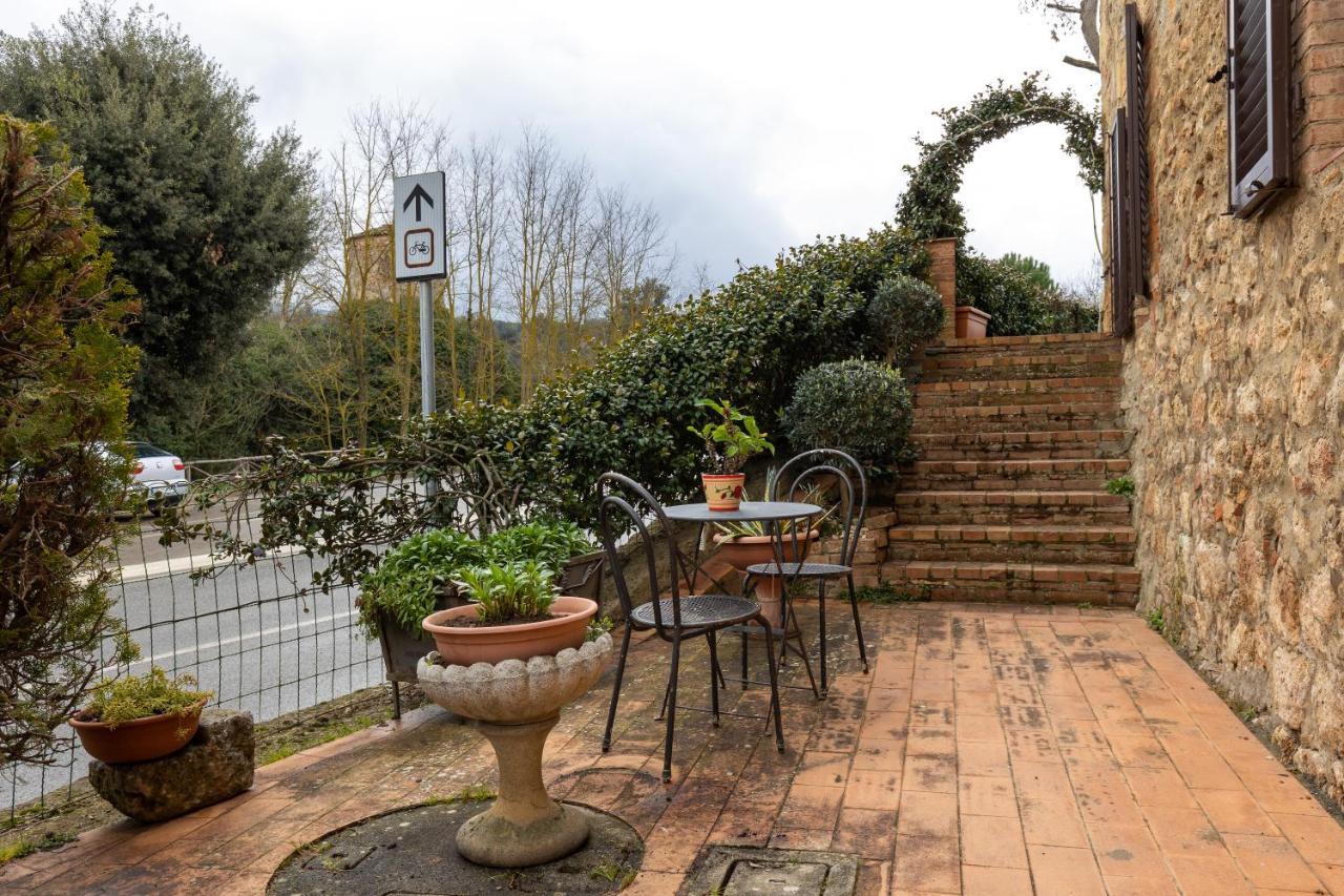 Enchanting Flat With Patio In Abbadia A Isola Monteriggioni Eksteriør bilde