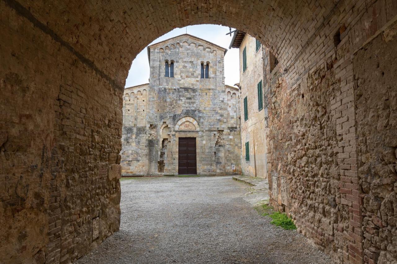 Enchanting Flat With Patio In Abbadia A Isola Monteriggioni Eksteriør bilde