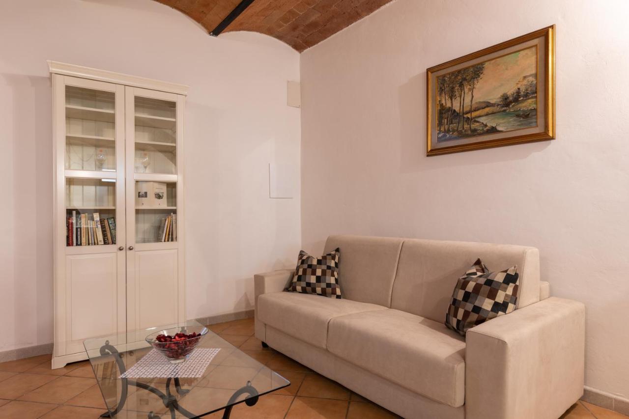 Enchanting Flat With Patio In Abbadia A Isola Monteriggioni Eksteriør bilde