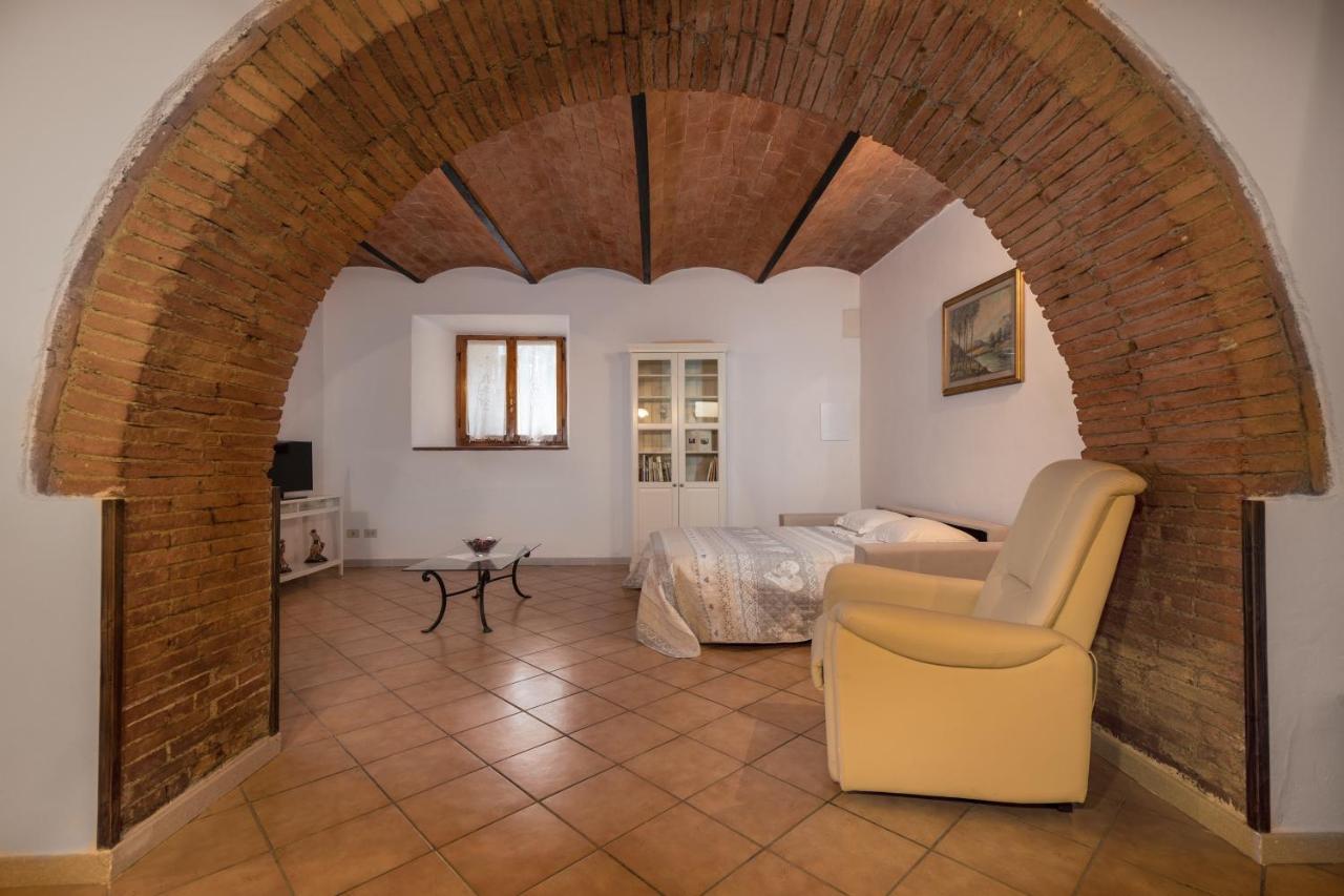 Enchanting Flat With Patio In Abbadia A Isola Monteriggioni Eksteriør bilde