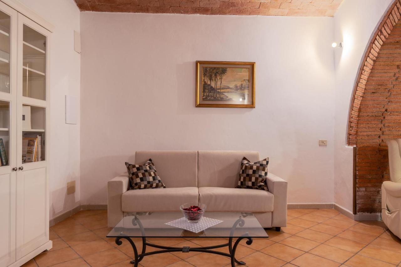 Enchanting Flat With Patio In Abbadia A Isola Monteriggioni Eksteriør bilde