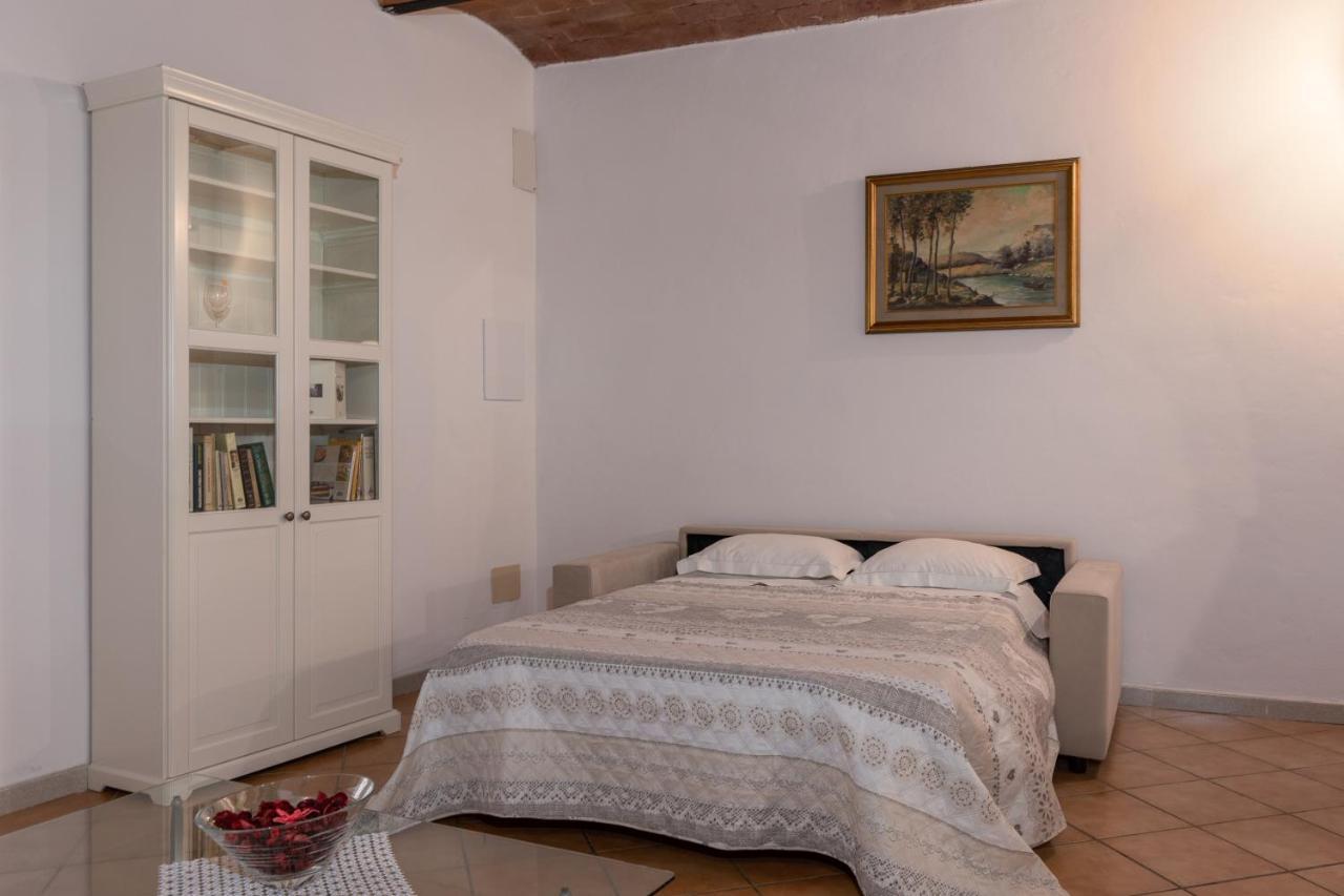 Enchanting Flat With Patio In Abbadia A Isola Monteriggioni Eksteriør bilde